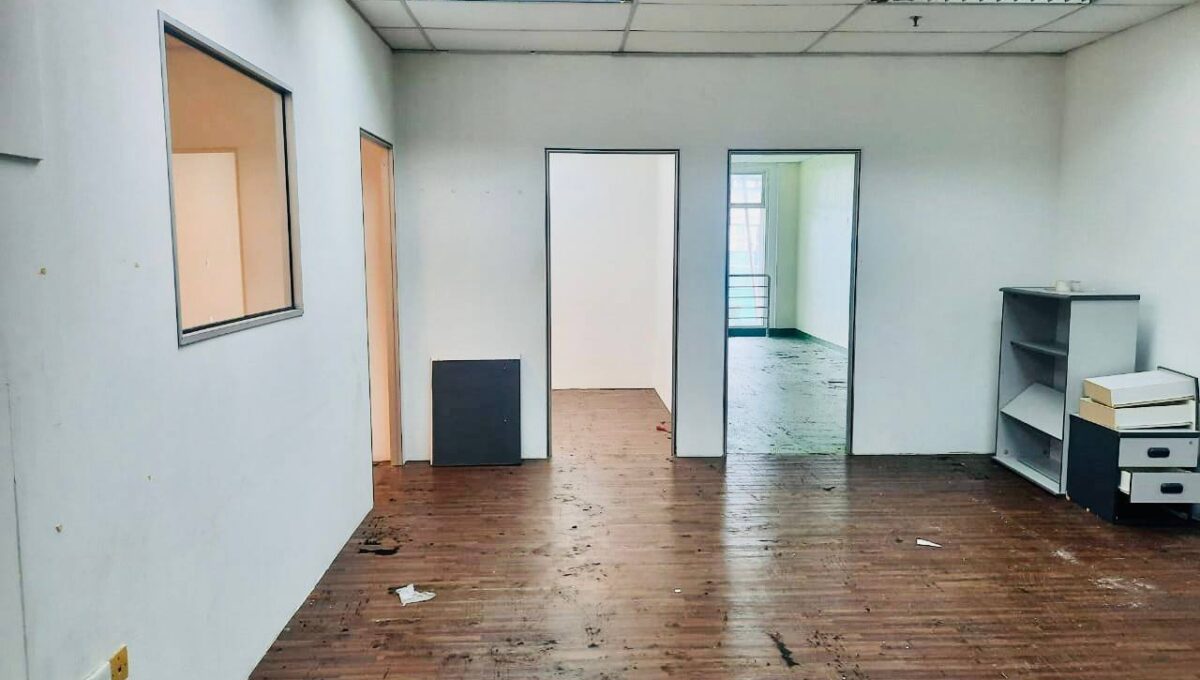 photo_6233273779304382120_y