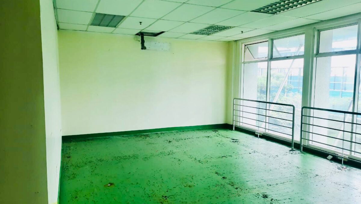 photo_6233273779304382126_y