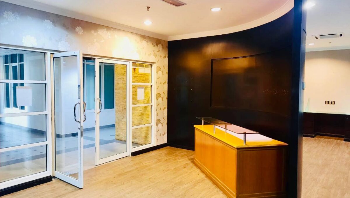 photo_6233273779304382132_y