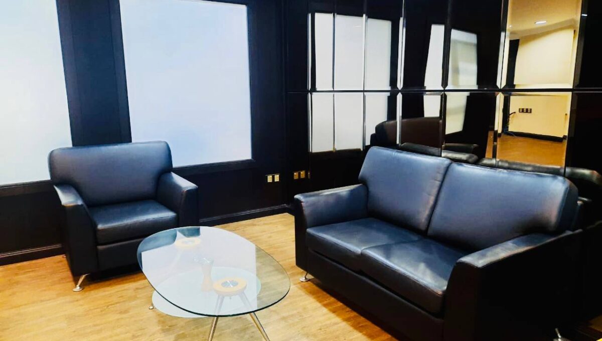 photo_6233273779304382133_y