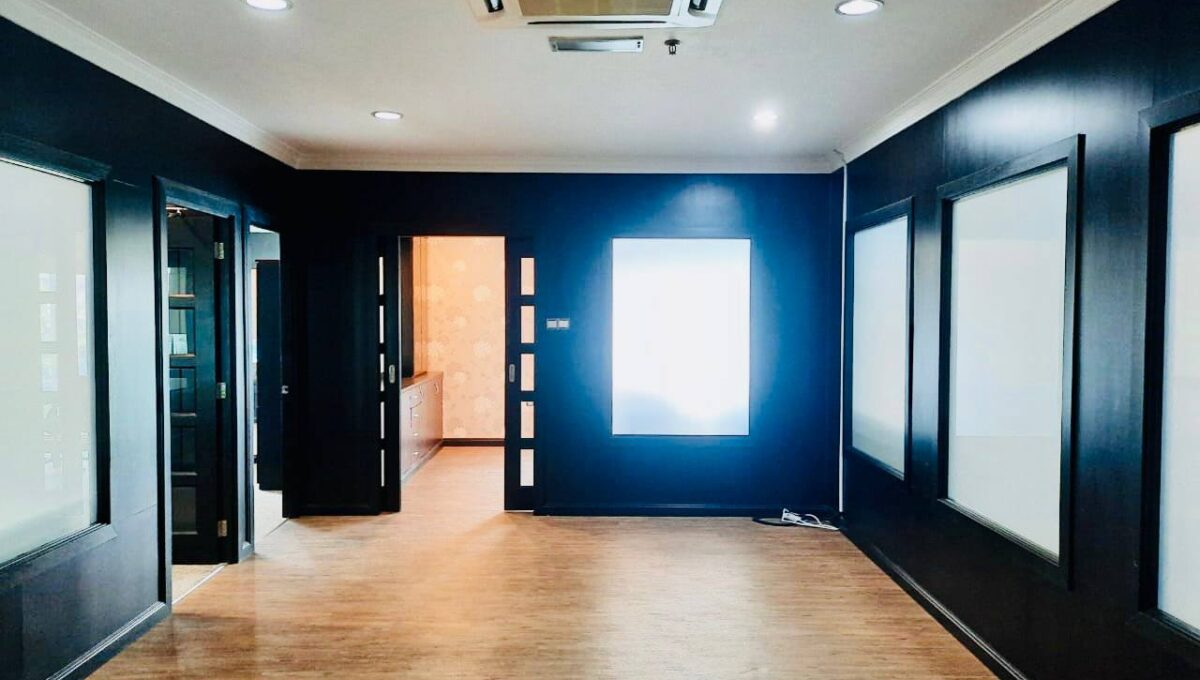 photo_6233273779304382135_y