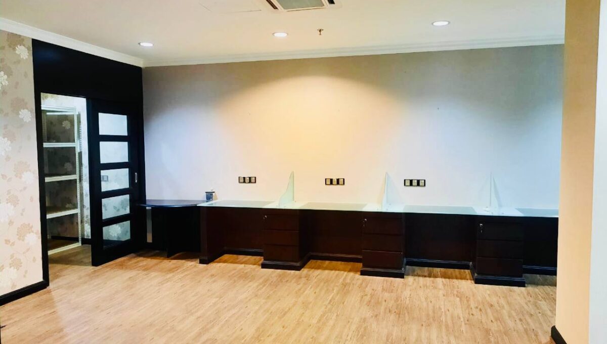 photo_6233273779304382137_y