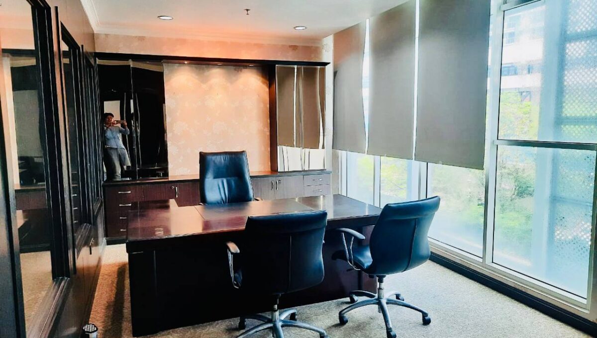 photo_6233273779304382139_y