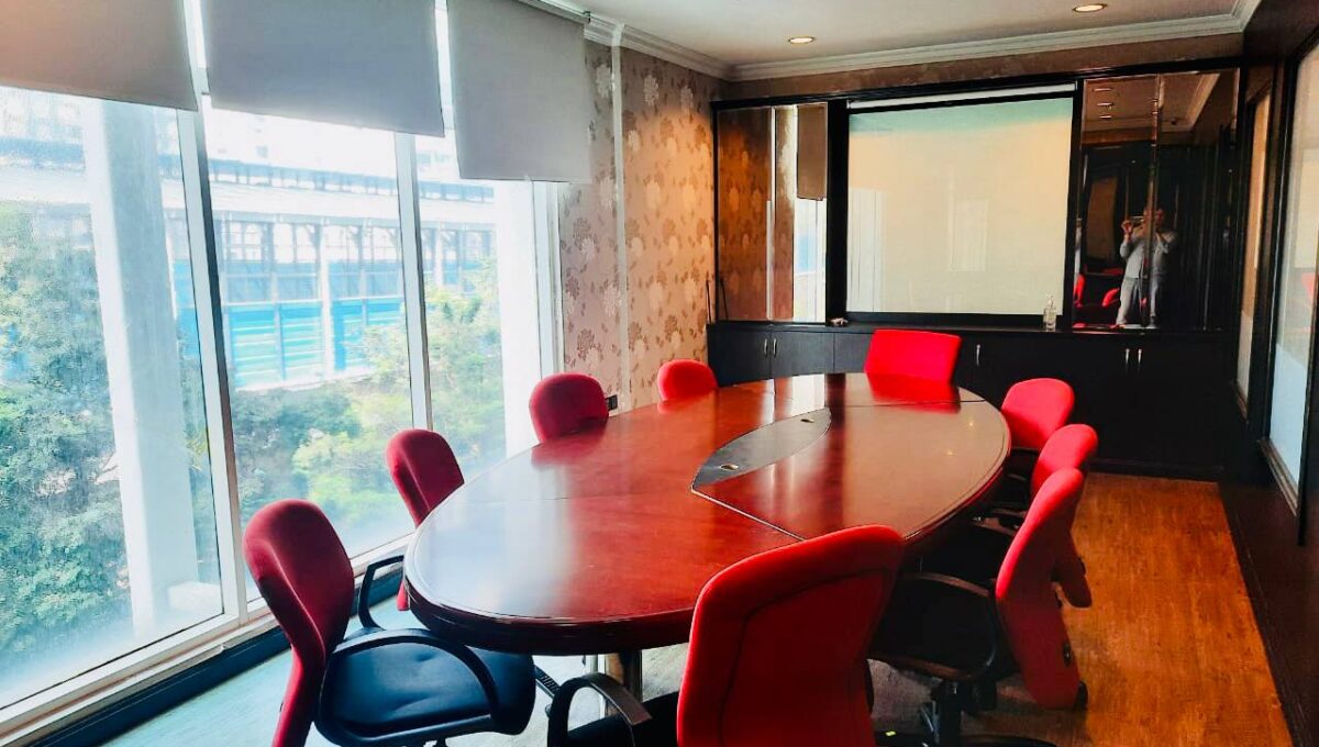 photo_6233273779304382140_y