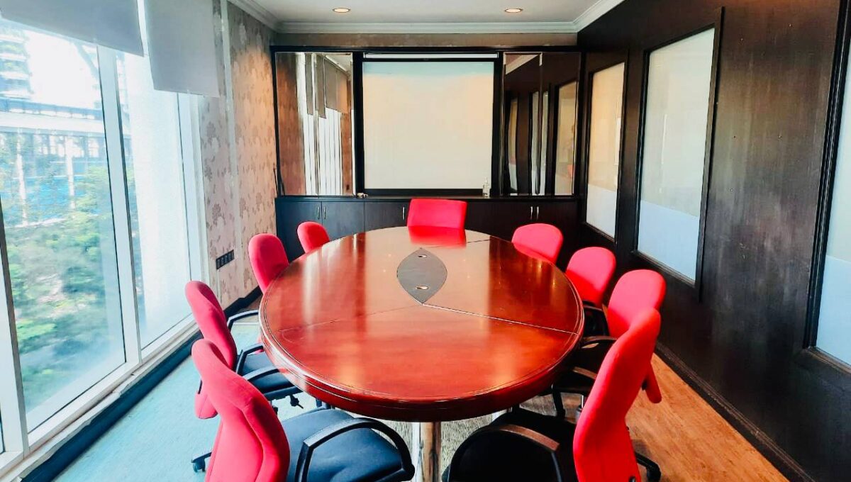 photo_6233273779304382141_y